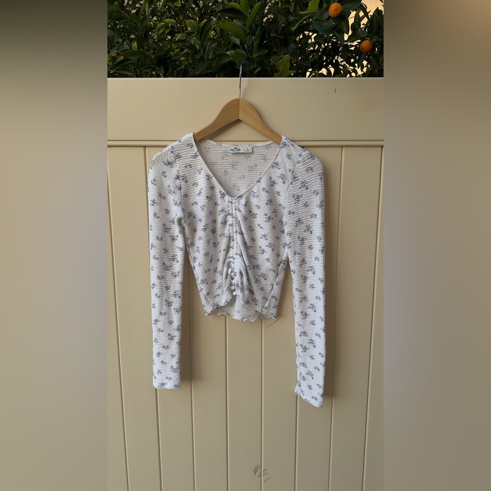 Hollister White and Blue Floral Long Sleeve Top
